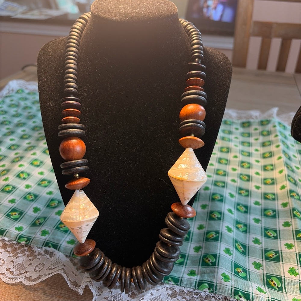 Vintage Elegant Black and Brown Beaded Necklace with seashells